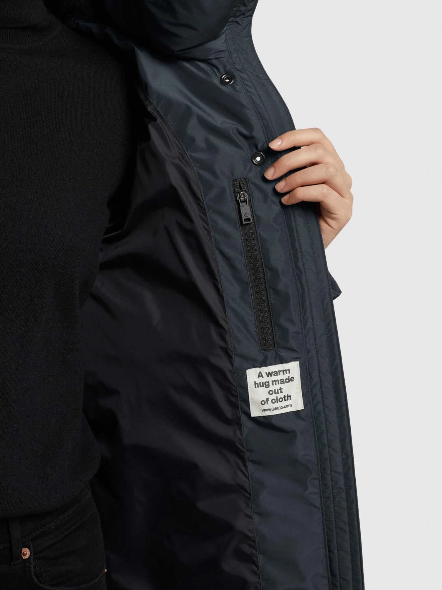 Khujo Vestes Dhiver Veste D’hiver Jordis 4 Femme Bleu Foncé 8 Khujo Vestes Dhiver Veste D’hiver Jordis 4 Femme Bleu Foncé - Image 8