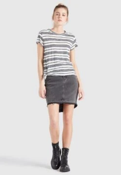 Khujo T-shirts T-shirt MATAMA Femme Marine / Blanc 9 Khujo T-shirts T-shirt MATAMA Femme Marine / Blanc -Khujo Boutique 4bcdecd24d472913af4c1fad5c2fc957
