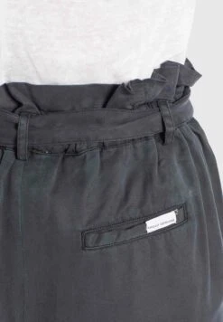 Khujo Shorts Loosefit Pantalon Poppy Femme Gris Foncé -Khujo Boutique ff39981d1c7cd748dc4cb2b6bc7ece75